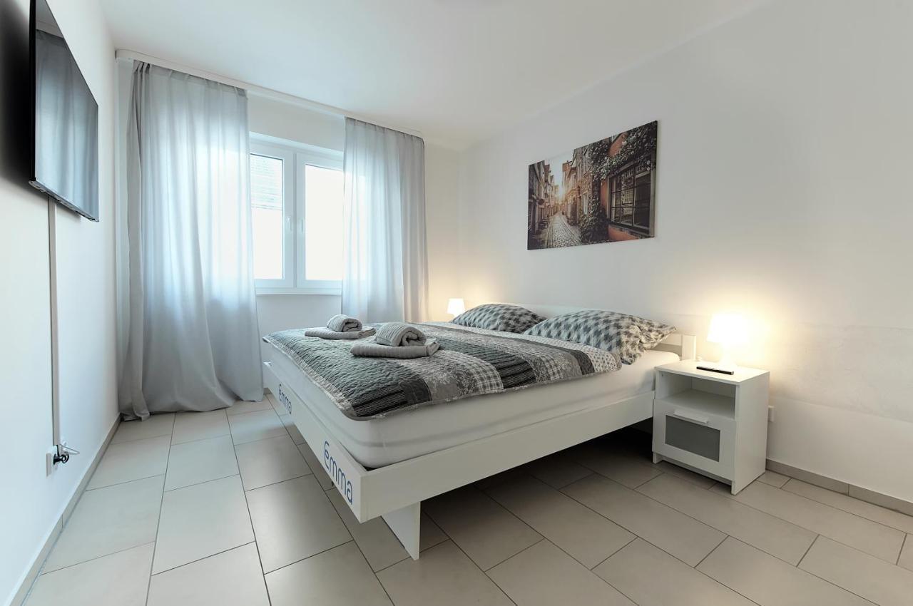 Modern Wohnen I Smart Tv I Terrasse I 2X Parkplatz I 2 Schlafzimmer I 6 Schlafplaetze Bad Oeynhausen Exterior photo